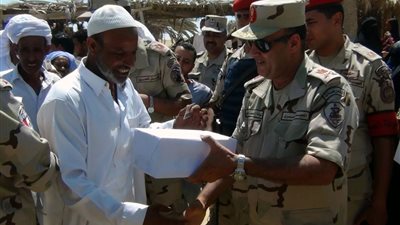 قائد الجيش الثالث الميدانى يلتقى بشيوخ قبائل ومواطنى جنوب سيناء