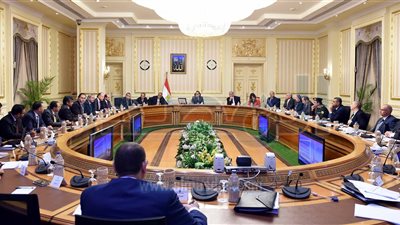 رئيس الوزراء يناقش موقف تنفيذ منظومة الكارت الموحد