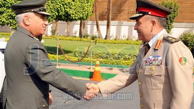 الفريق محمود حجازى يستقبل رئيس هيئه الأركان العامة اليونانى 