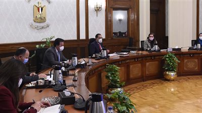 رئيس الوزراء يتابع استعدادات إطلاق استراتيجية تنمية الأسرة المصرية