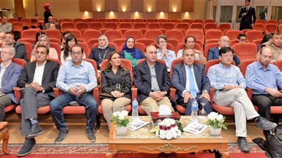 مميش يبحث مع وفد البنك الأسيوى الفرص الاستثمارية فى منطقة القناة