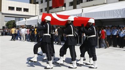 مقتل 12 شرطياً تركياً في تفجير إرهابي شرقي البلاد