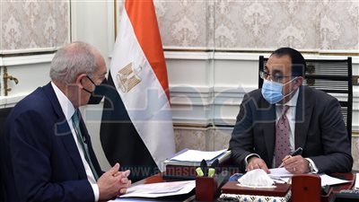 رئيس الوزراء يتابع تنفيذ مشروعات المنطقة الاقتصادية لقناة السويس