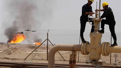 النفط يرتفع دولارا للبرميل بعد انخفاض 6% 