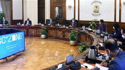 «مدبولي» يستعرض جهود جذب مشروعات الهيدروجين الأخضر للمنطقة الاقتصادية