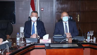 «النقل»: إنشاء خط جديد لإنتاج مفاتيح السكك الحديدية بورش العباسية