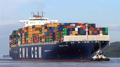 49 سفينة تعبر قناة السويس بحمولات 4 ملايين طن 