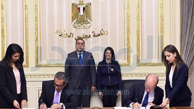 رئيس الوزراء يشهد توقيع مذكرة تفاهم لإدارة منتجع سياحى بالعلمين الجديدة