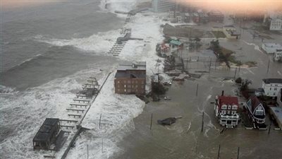 مقتل 13 شخصا في فيضانات وأعاصير ضربت أمريكا