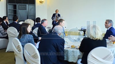 وزير الصناعة يدعو رجال الأعمال الفرنسيين للاستثمار فى مصر