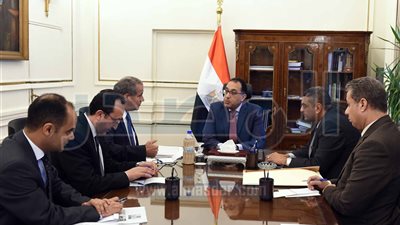 رئيس الوزراء يبحث إجراءات وصول الدعم لمستحقيه