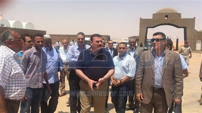 بالصور.. وزير 