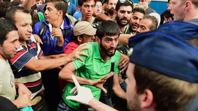 السكك الحديدية الدنماركية توقف حركتها مع ألمانيا بسبب أزمة اللاجئين