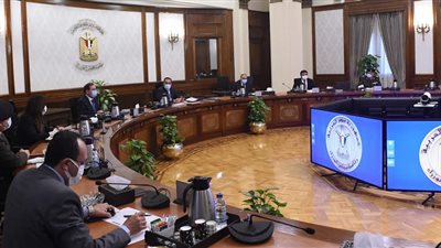 رئيس الوزراء يستعرض الخطط الاستراتيجية لاستخراج وتوفير خام الفوسفات