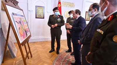 السيسي يوجه بتعزيز جهود تطوير الطرق والمحاور المرورية بالقاهرة الكبري