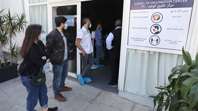 البنك الدولي يهدد بتعليق تمويل التلقيح ضد كورونا في لبنان