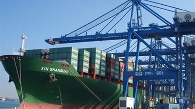 ميناء دمياط يستقبل 7 سفن حاويات وبضائع عامة