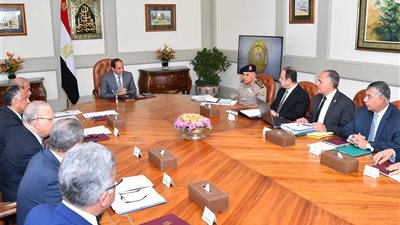 بعد حادث كمين مدينة نصر.. السيسي يجتمع برئيس الحكومة و6 وزراء 