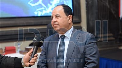 وزير المالية يفتتح ندوة 