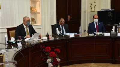 وزيرا التخطيط والإسكان يناقشان الخطة الاستثمارية لعام 2022-2023