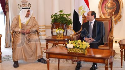 السيسي يستقبل بمقر إقامته بالكويت مدير عام الصندوق الكويتي للتنمية