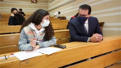 وزير التعليم العالي يتابع الامتحانات في جامعتي القاهرة وعين شمس