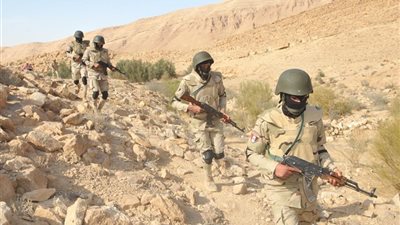 القوات المسلحة: تدمير نفق بعمق 10 أمتار وضبط 25 مشتبها به بشمال سيناء(صور)