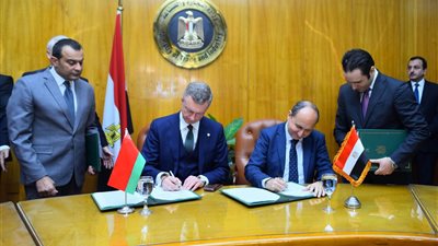 وزير التجارة ونظيره البلاروسى يوقعان البروتوكول الختامى للجنة التعاون المشترك