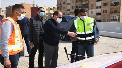 السيسى يتفقد أعمال تطوير الطرق والمحاور بشرق القاهرة