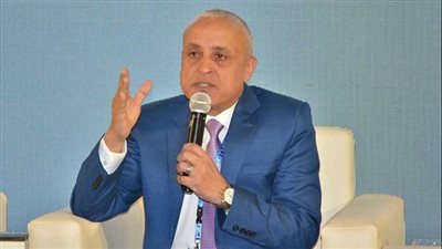 مسئولو «الإسكان» يتفقدون مشروعات تطوير طرق ومحاور القاهرة الجديدة