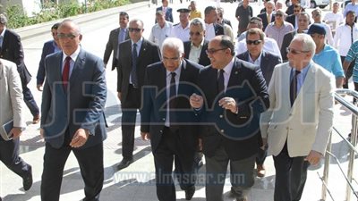 بالصور .. وزير النقل يتفقد أعمال التطوير بميناء سفاجا البحري