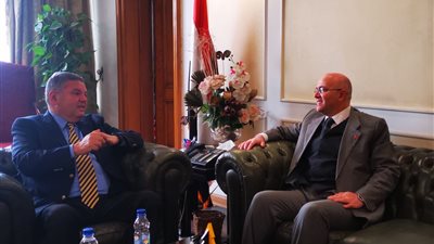 وزير قطاع الأعمال يبحث مع سفير المغرب تعزيز التعاون المشترك