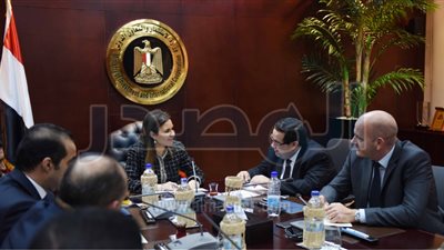 وزيرة الاستثمار تعقد أول اجتماعات لجنة متابعة أعمال المناطق الحرة