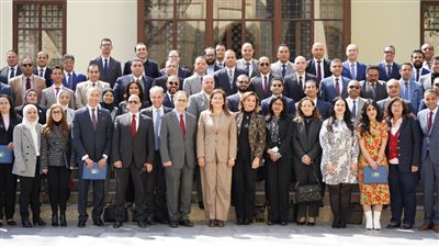 «السعيد» تشهد تخريج 4 دفعات من برنامج القيادة للتميز الحكومي