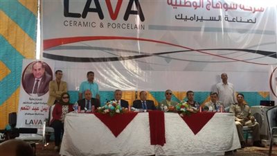 تسليم 55 خطاب تخصيص أراضي للمستثمرين بسوهاج