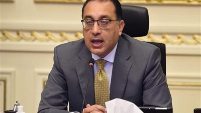 رئيس الوزراء يستعرض التيسيرات المقدمة للمشروعات المتوسطة والصغيرة