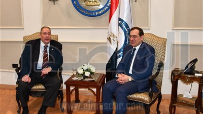 الملا يبحث مع السفير الأسبانى آليات دعم قطاع البترول والغاز 