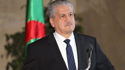 رئيس وزراء الجزائر: نسيطر على الوضع الاقتصادي رغم تراجع أسعار النفط