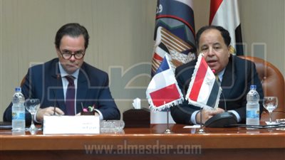 وزير المالية يبحث دعم منظومة التأمين الصحى مع السفير الفرنسى
