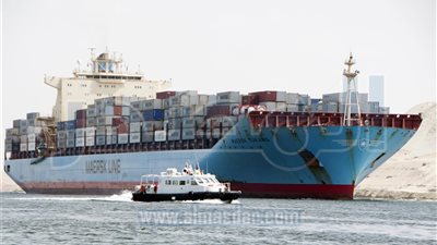 مميش: عبور 57 سفينة لقناة السويس بإجمالى حمولات 3,4 مليون طن