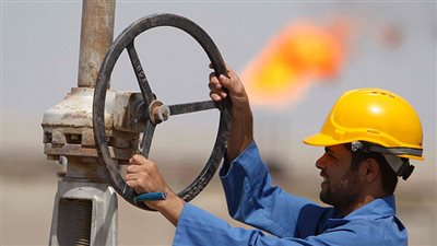 النفط يرتفع مع توقعات بخفض إمدادات أرامكو السعودية لآسيا