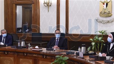 «مدبولي» يلتقي ممثلي الغرف التجارية للاطمئنان على توافر السلع الأساسية