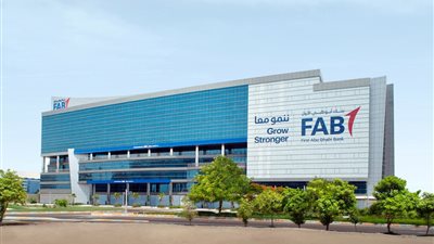 مفاوضات متقدمة بين بنكا أبوظبي الأول و«التجاري» بشأن اندماج محتمل