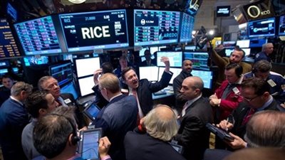 وول ستريت تقفز عند الفتح وسط تفاؤل بالهدنة التجارية