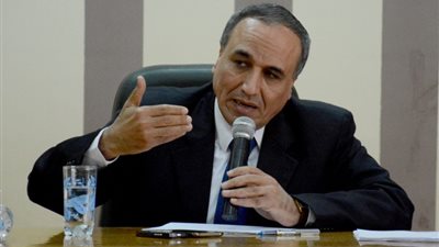 نقيب الصحفيين يقترح إقامة مكتبات بمراكز الشباب لنشر الثقافة