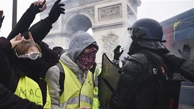 حكومة فرنسا تتجه لإلغاء زيادة ضرائب الوقود بعد احتجاجات 