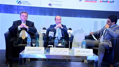 وزير الصناعة يفتتح القمة السنوية الخامسة لقطاع السيارات المصرى