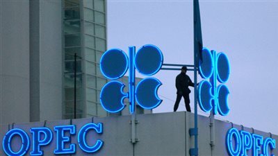 أوبك تتوقع زيادة إمدادات النفط من منافسيها في 2017