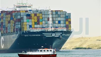 مميش: عبور 50 سفينة لقناة السويس بإجمالي حمولات 2,7 مليون طن