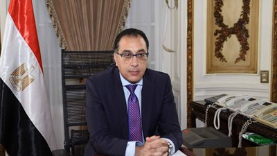 رئيس الوزراء يتابع تيسيرات 